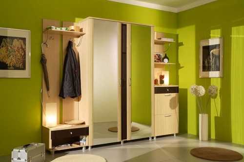 Отделка стен прихожей