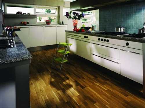 Ламинат на кухне: преимущества и недостатки Ламинат на кухне: преимущества и недостатки