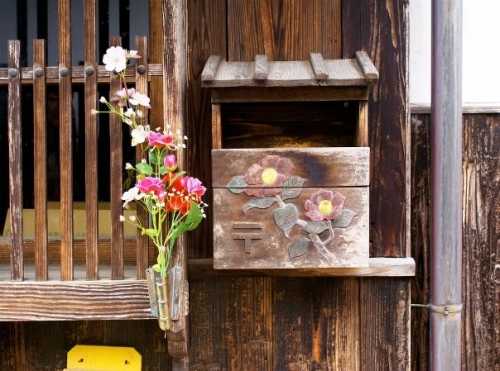 Как повесить почтовый ящик на забор