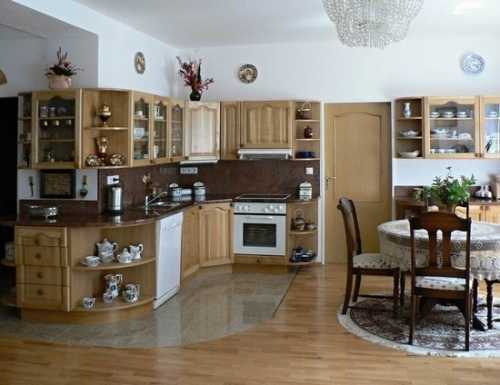 Ламинат на кухне: преимущества и недостатки Ламинат на кухне: преимущества и недостатки