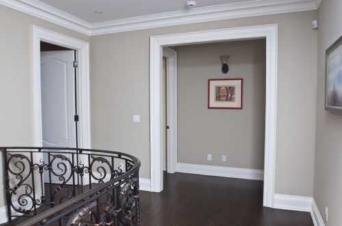 Какой выбрать напольный плинтус