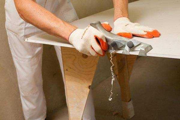 Чем и как резать гипсокартон: выбор лучшего инструмента из трех кандидатов Чем и как резать гипсокартон: выбор лучшего инструмента из трех кандидатов