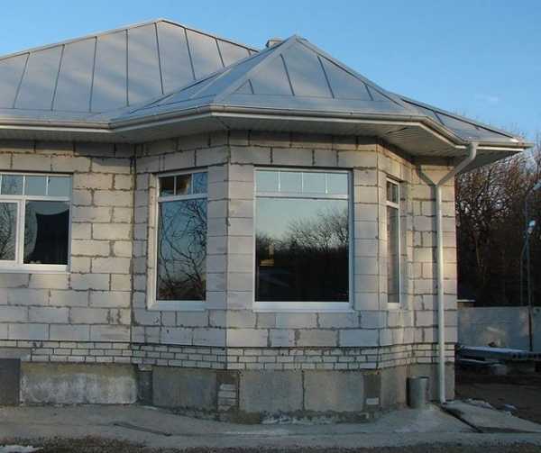 Проекты одноэтажных домов из пеноблоков: особенности очень легких стен Проекты одноэтажных домов из пеноблоков: особенности очень легких стен