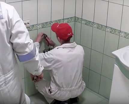 Раковина для ванной с пьедесталом: технология установки и подключения Раковина для ванной с пьедесталом: технология установки и подключения