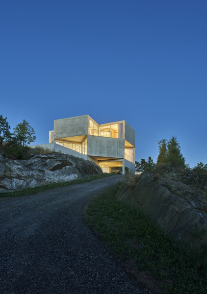 Дом-лабиринт с эстетикой брутализма Дом-лабиринт с эстетикой брутализма