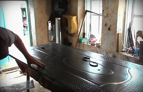 Как утеплить входную железную дверь: материалы, пошаговая инструкция Как утеплить входную железную дверь: материалы, пошаговая инструкция