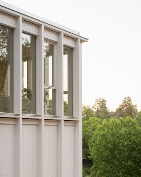 Деревянная резиденция, встроенная в скалистый склон