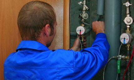 Срок поверки счетчиков холодной и горячей воды: интервалы поверок и правила их проведения Срок поверки счетчиков холодной и горячей воды: интервалы поверок и правила их проведения