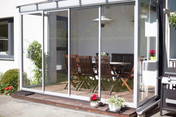 Виды остекления веранд: возможные варианты и их особенности, плюсы обращения в «АЛЮСТРОЙ»