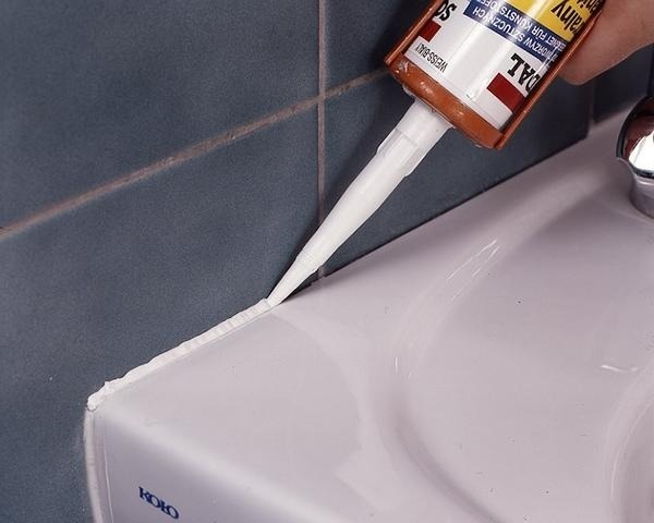 Как и чем удалить старый герметик и нанести новый Как и чем удалить старый герметик и нанести новый