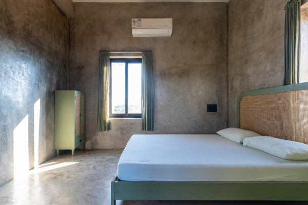 Брутальный гостевой дом с модернистской эстетикой Брутальный гостевой дом с модернистской эстетикой