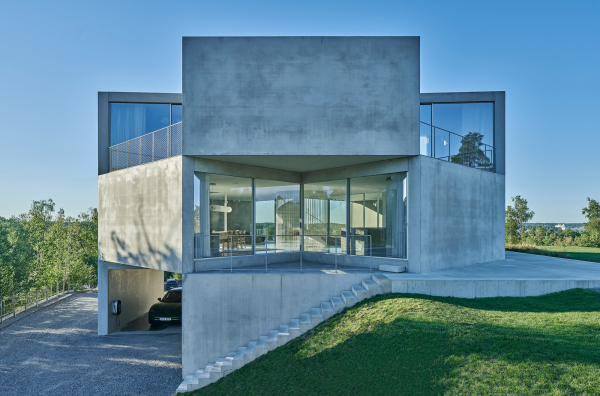 Дом-лабиринт с эстетикой брутализма Дом-лабиринт с эстетикой брутализма