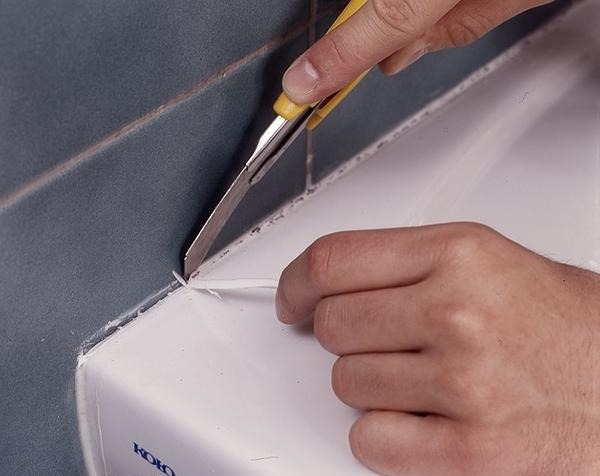 Как и чем удалить старый герметик и нанести новый Как и чем удалить старый герметик и нанести новый