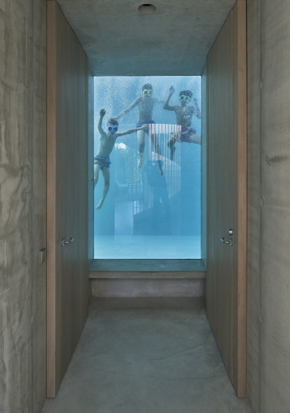 Дом-лабиринт с эстетикой брутализма Дом-лабиринт с эстетикой брутализма