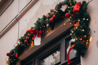 Как правильно подключить новогоднюю гирлянду на улице