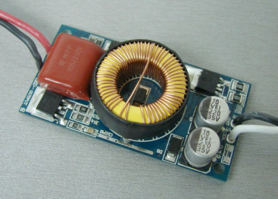 В чем отличие блока питания от драйвера для светодиодов: теория и практика, всё что нужно знать В чем отличие блока питания от драйвера для светодиодов: теория и практика, всё что нужно знать