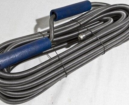 Как прочистить унитаз тросом: выбор инструмента и инструктаж по его применению