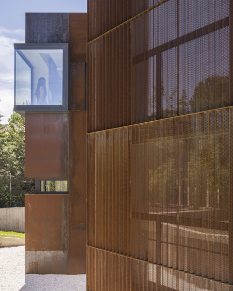 Уникальный дом с разветвленной конфигурацией