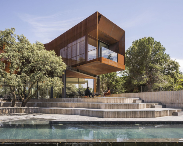 Уникальный дом с разветвленной конфигурацией