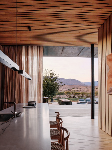 Минималистская вилла в пустынном ландшафте