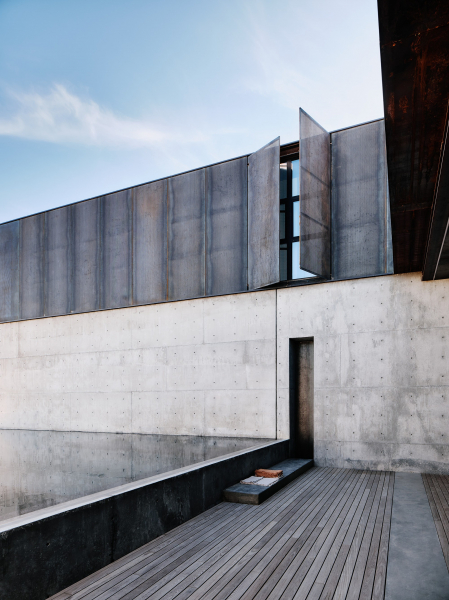 Минималистская вилла в пустынном ландшафте