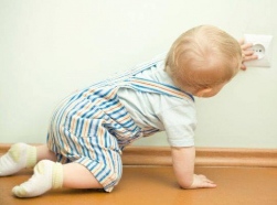 Как уберечь детей от поражения электрическим током