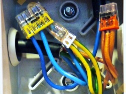 Клеммники для соединения проводов и кабелей Клеммники для соединения проводов и кабелей