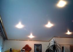 Как проложить провода к светильникам при отсутствии подвесного потолка Как проложить провода к светильникам при отсутствии подвесного потолка