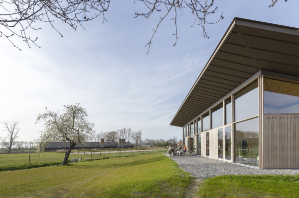 Экологичная вилла с вневременной архитектурой Экологичная вилла с вневременной архитектурой