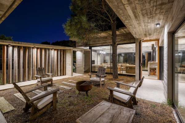 Бетонный дом в природных дюнах Бетонный дом в природных дюнах