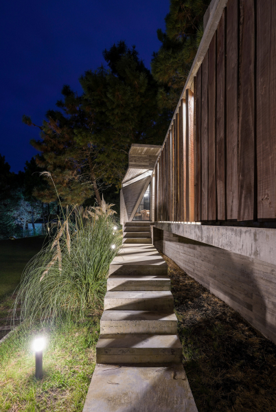 Бетонный дом в природных дюнах Бетонный дом в природных дюнах