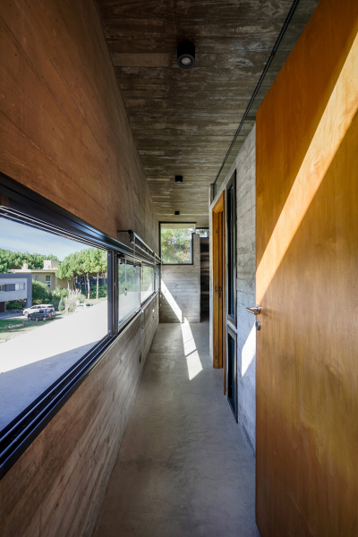 Бетонный дом в природных дюнах Бетонный дом в природных дюнах