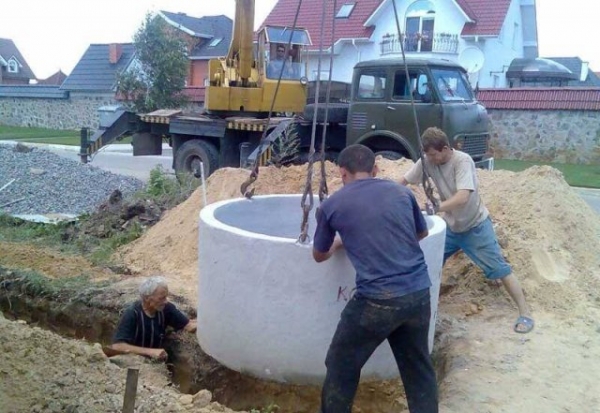 Как сделать выгребную яму из бетонных колец Как сделать выгребную яму из бетонных колец