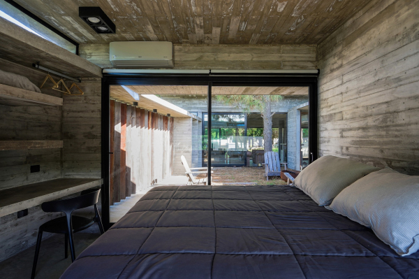 Бетонный дом в природных дюнах Бетонный дом в природных дюнах