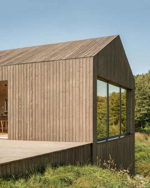 Современная вилла в суровом скандинавском ландшафте Современная вилла в суровом скандинавском ландшафте