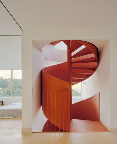 Дом, адаптированный к экстремально крутому склону Дом, адаптированный к экстремально крутому склону