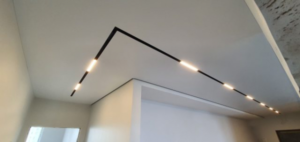 Как правильно выбрать материал для натяжного потолка в Беларуси — сравнение ПВХ и тканевых потолков