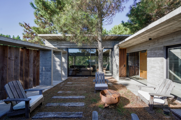 Бетонный дом в природных дюнах Бетонный дом в природных дюнах