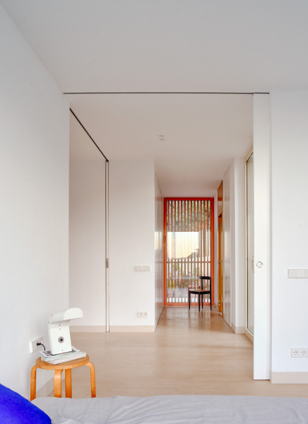 Дом, адаптированный к экстремально крутому склону Дом, адаптированный к экстремально крутому склону