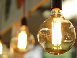 Что такое яркость источника света и яркость отражающей поверхности