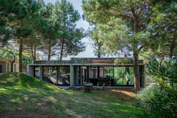 Бетонный дом в природных дюнах Бетонный дом в природных дюнах