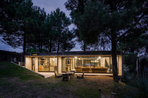 Бетонный дом в природных дюнах Бетонный дом в природных дюнах